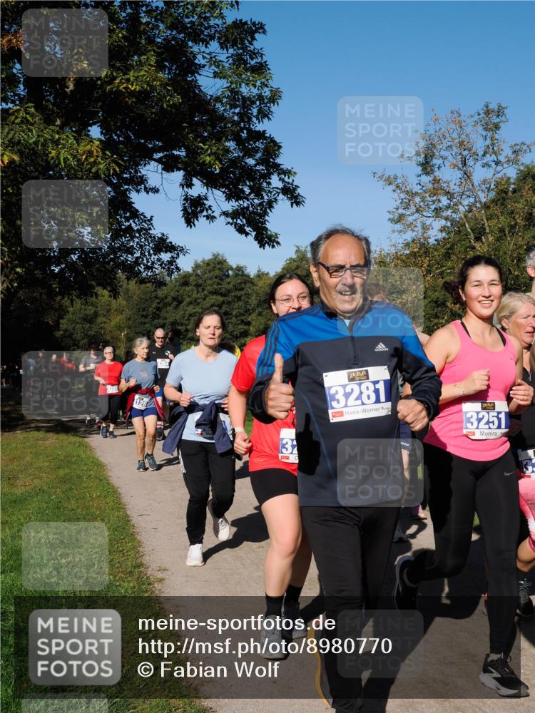 28.09.2025 - 33. Volkslauf durch das schöne Alstertal Fabian Wolf http://msf.ph/oto/8980770 28.09.2025 10:36:47 Laufen 126, 13, 3281, 3251 meine-sportfotos.de