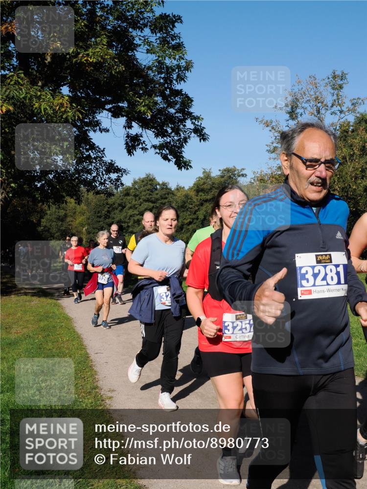 28.09.2025 - 33. Volkslauf durch das schöne Alstertal Fabian Wolf http://msf.ph/oto/8980773 28.09.2025 10:36:47 Laufen 1126, 32, 325, 3281 meine-sportfotos.de