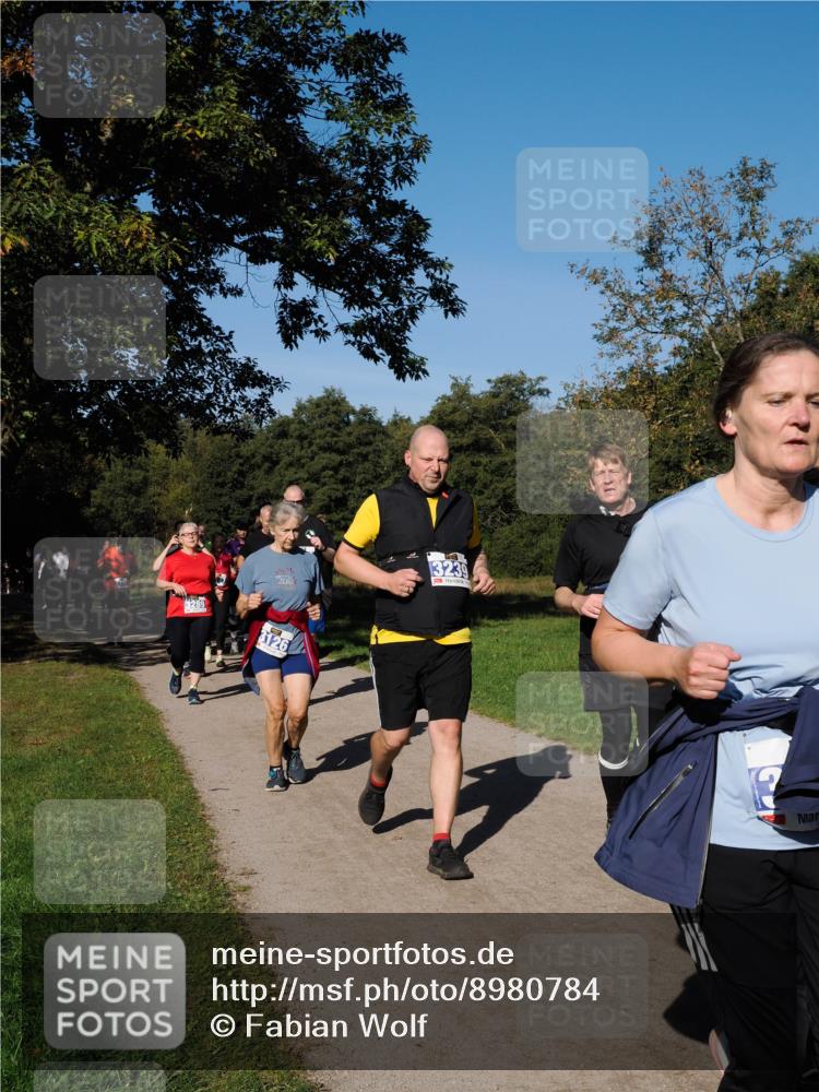 28.09.2025 - 33. Volkslauf durch das schöne Alstertal Fabian Wolf http://msf.ph/oto/8980784 28.09.2025 10:36:48 Laufen 3289, 3126, 3239 meine-sportfotos.de
