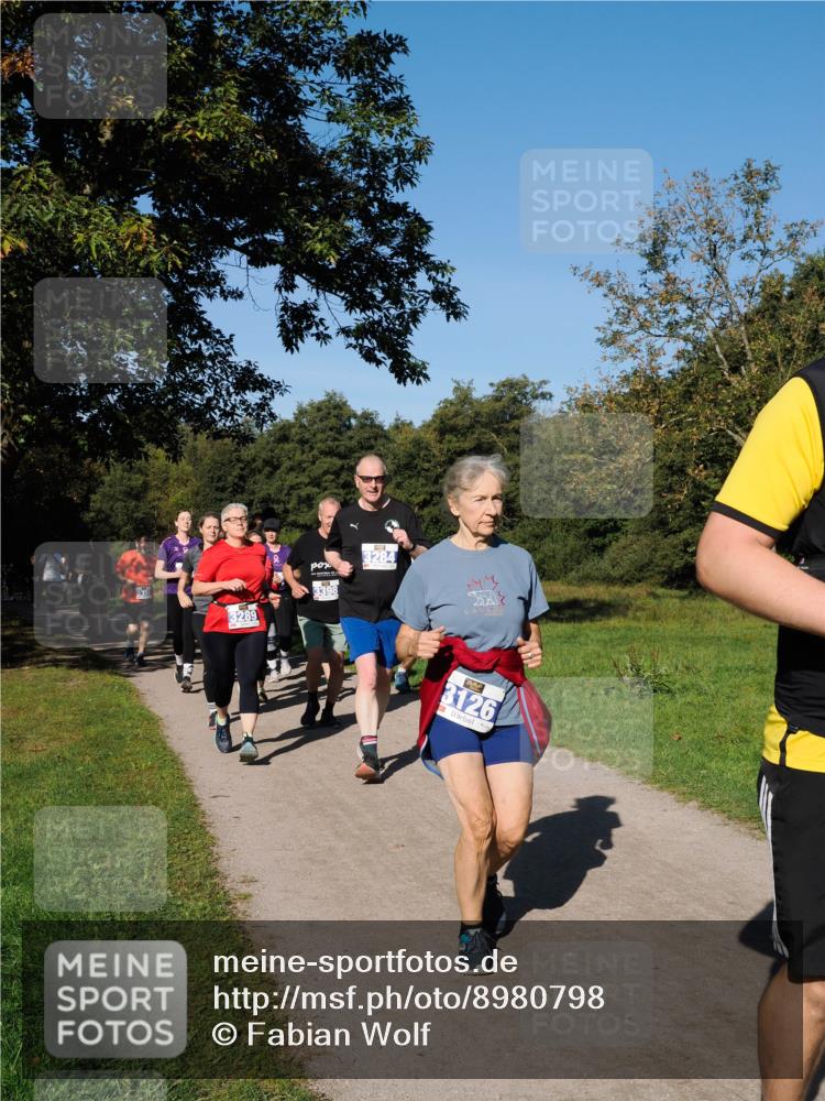 28.09.2025 - 33. Volkslauf durch das schöne Alstertal Fabian Wolf http://msf.ph/oto/8980798 28.09.2025 10:36:50 Laufen 3289, 3398, 3284, 3126 meine-sportfotos.de