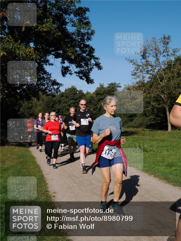 28.09.2025 - 33. Volkslauf durch das schöne Alstertal Fabian Wolf http://msf.ph/oto/8980799 28.09.2025 10:36:50 Laufen 3289, 3284, 3398, 3126 meine-sportfotos.de