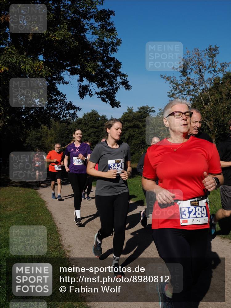 28.09.2025 - 33. Volkslauf durch das schöne Alstertal Fabian Wolf http://msf.ph/oto/8980812 28.09.2025 10:36:52 Laufen 2, 325, 3420, 3289 meine-sportfotos.de