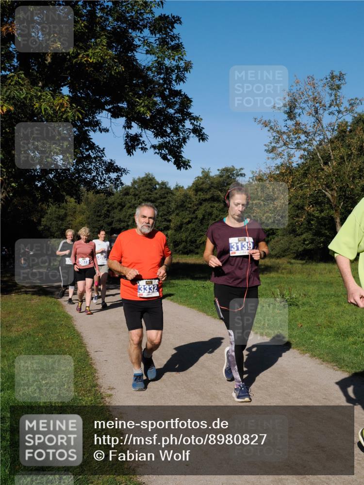 28.09.2025 - 33. Volkslauf durch das schöne Alstertal Fabian Wolf http://msf.ph/oto/8980827 28.09.2025 10:36:55 Laufen 3057, 3332, 3139 meine-sportfotos.de