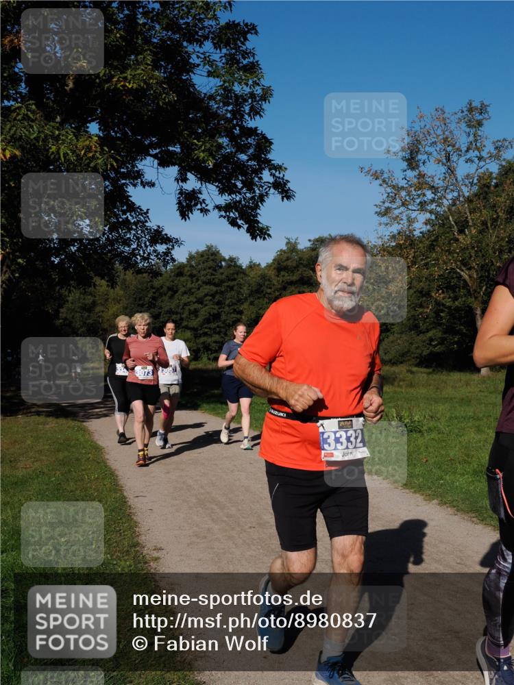 28.09.2025 - 33. Volkslauf durch das schöne Alstertal Fabian Wolf http://msf.ph/oto/8980837 28.09.2025 10:36:56 Laufen 3073, 3057, 3332, 4 meine-sportfotos.de
