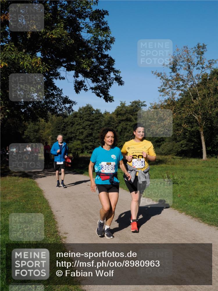 28.09.2025 - 33. Volkslauf durch das schöne Alstertal Fabian Wolf http://msf.ph/oto/8980963 28.09.2025 10:37:33 Laufen 3085, 3084 meine-sportfotos.de