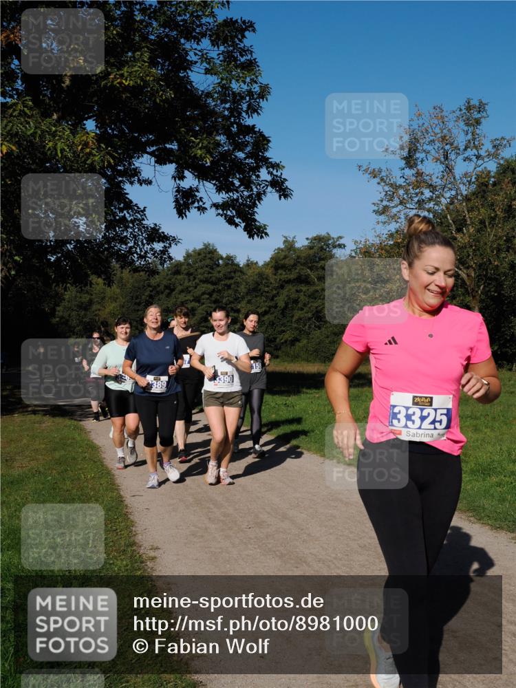 28.09.2025 - 33. Volkslauf durch das schöne Alstertal Fabian Wolf http://msf.ph/oto/8981000 28.09.2025 10:37:43 Laufen 6389, 3390, 3325 meine-sportfotos.de