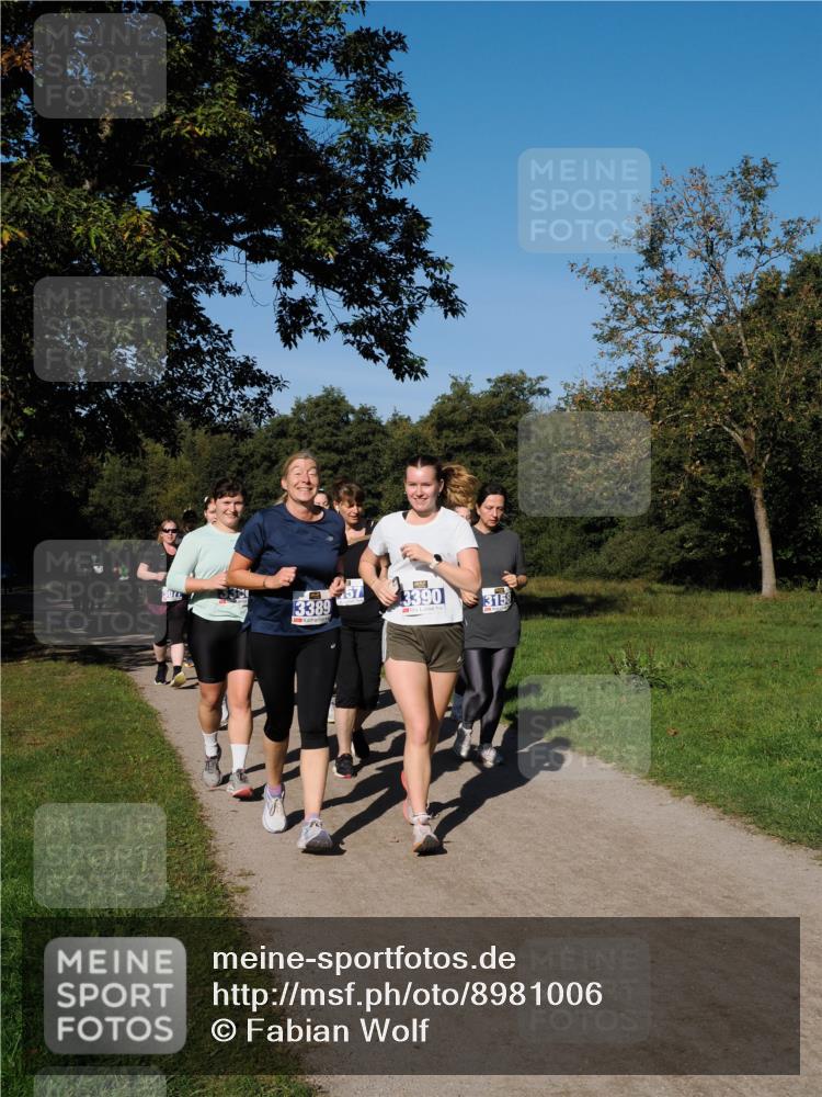 28.09.2025 - 33. Volkslauf durch das schöne Alstertal Fabian Wolf http://msf.ph/oto/8981006 28.09.2025 10:37:44 Laufen 3389, 3390, 3158 meine-sportfotos.de