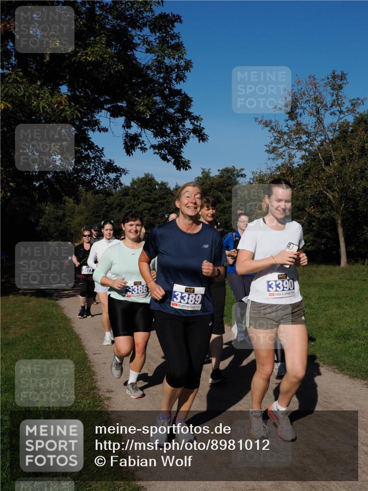 28.09.2025 - 33. Volkslauf durch das schöne Alstertal Fabian Wolf http://msf.ph/oto/8981012 28.09.2025 10:37:45 Laufen 3077, 3386, 3389, 3390 meine-sportfotos.de