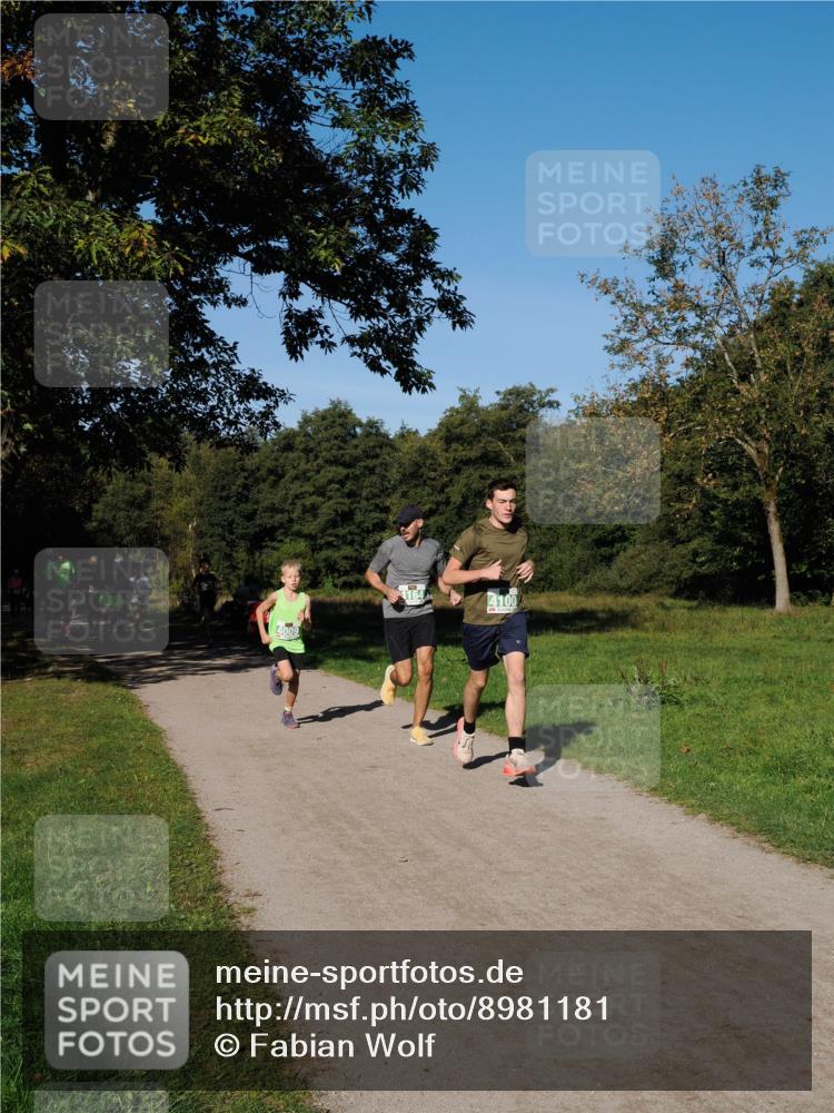 28.09.2025 - 33. Volkslauf durch das schöne Alstertal Fabian Wolf http://msf.ph/oto/8981181 28.09.2025 10:38:38 Laufen 4009, 4164, 4100 meine-sportfotos.de