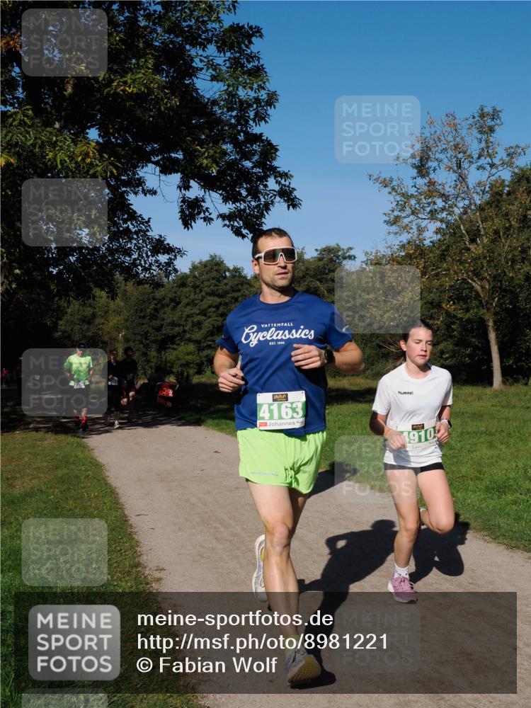 28.09.2025 - 33. Volkslauf durch das schöne Alstertal Fabian Wolf http://msf.ph/oto/8981221 28.09.2025 10:38:44 Laufen 1996, 4163, 1910 meine-sportfotos.de
