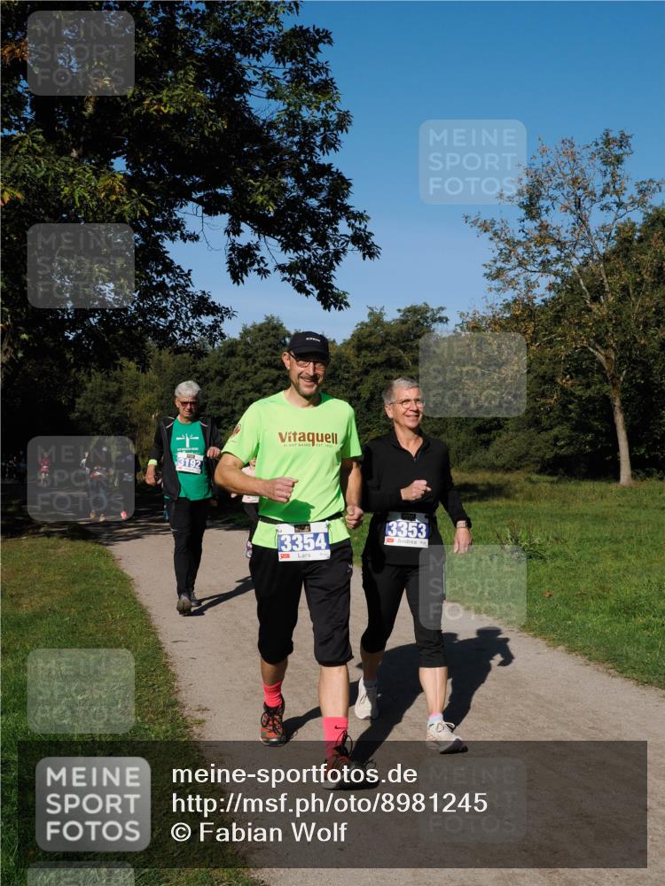 28.09.2025 - 33. Volkslauf durch das schöne Alstertal Fabian Wolf http://msf.ph/oto/8981245 28.09.2025 10:38:51 Laufen 3192, 1922, 3354, 3353 meine-sportfotos.de