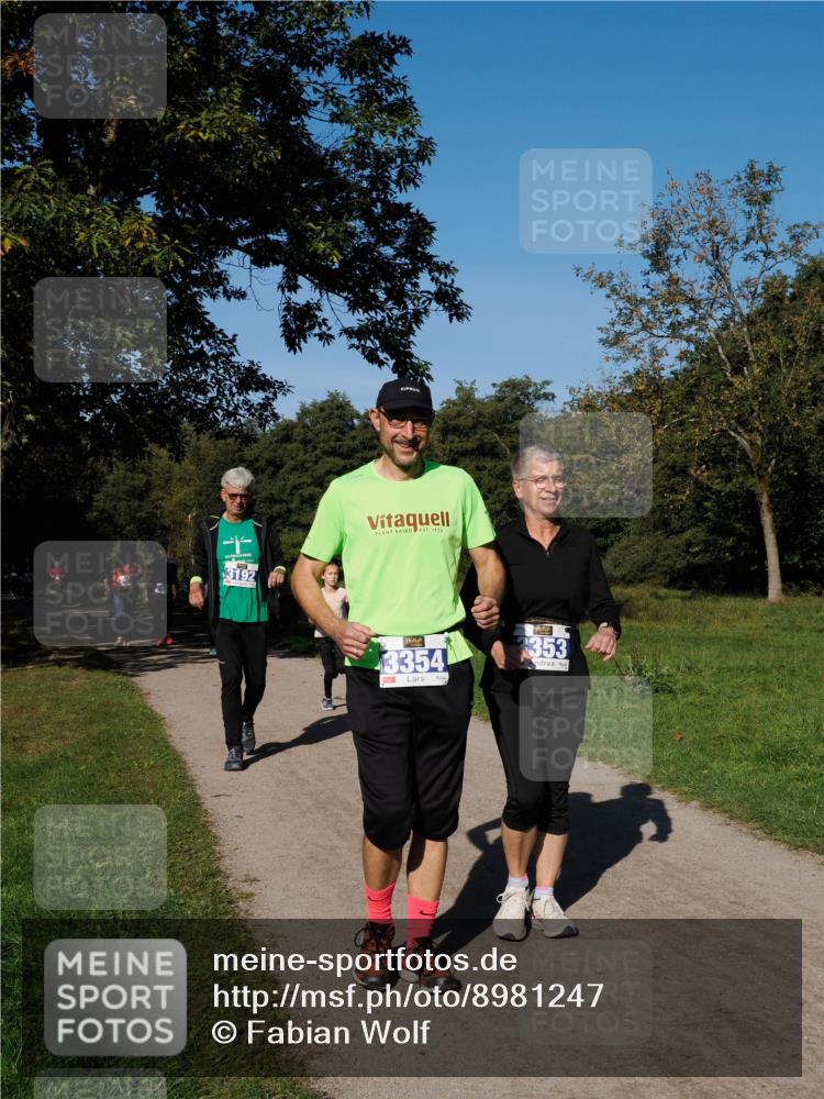 28.09.2025 - 33. Volkslauf durch das schöne Alstertal Fabian Wolf http://msf.ph/oto/8981247 28.09.2025 10:38:51 Laufen 3192, 1922, 3354, 3353 meine-sportfotos.de