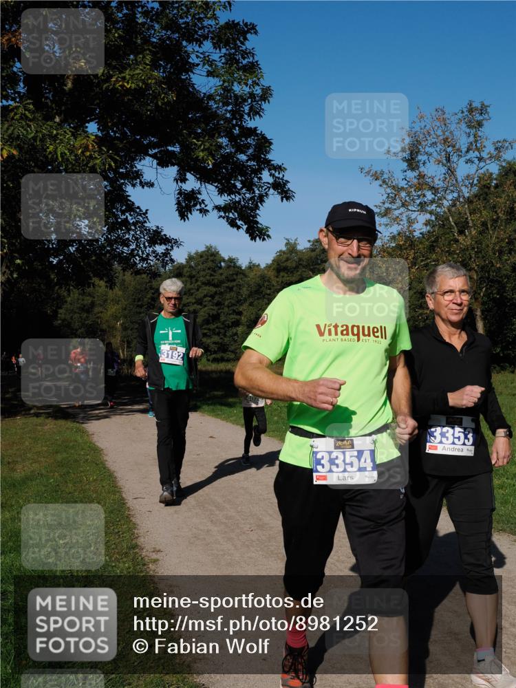 28.09.2025 - 33. Volkslauf durch das schöne Alstertal Fabian Wolf http://msf.ph/oto/8981252 28.09.2025 10:38:52 Laufen 3192, 1922, 3354, 3353 meine-sportfotos.de