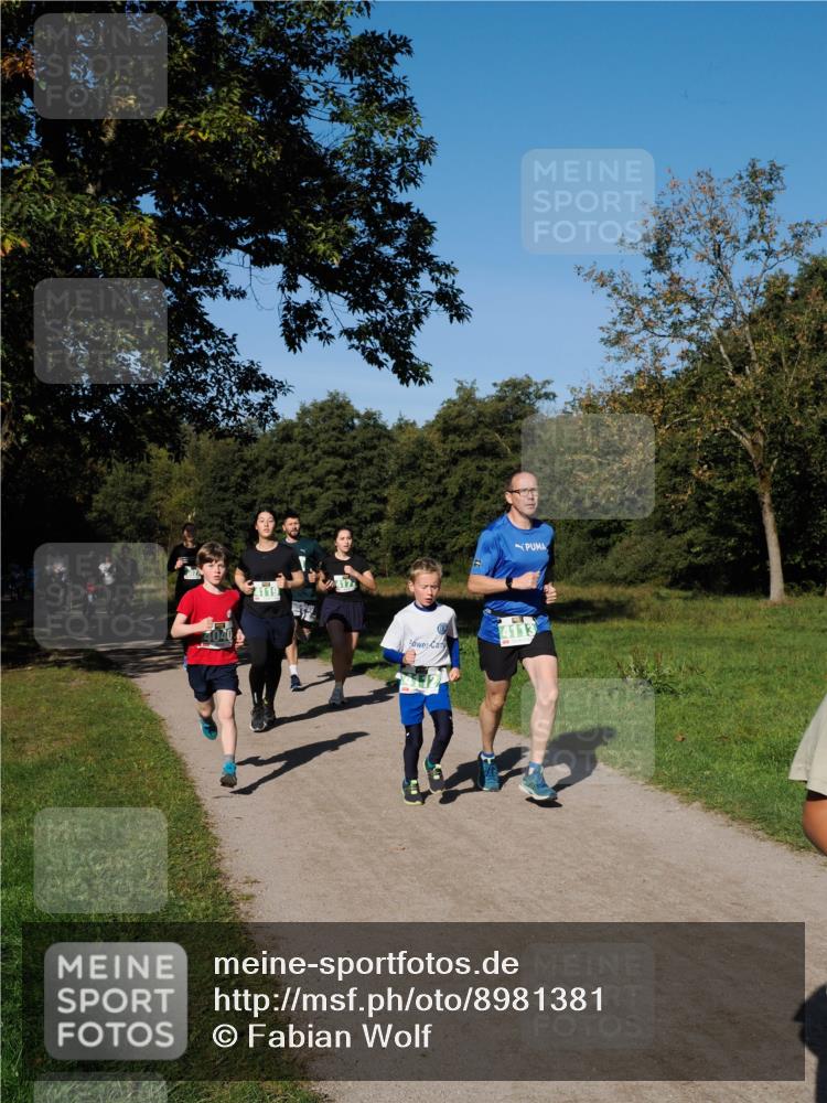 28.09.2025 - 33. Volkslauf durch das schöne Alstertal Fabian Wolf http://msf.ph/oto/8981381 28.09.2025 10:39:16 Laufen 4119, 4113 meine-sportfotos.de