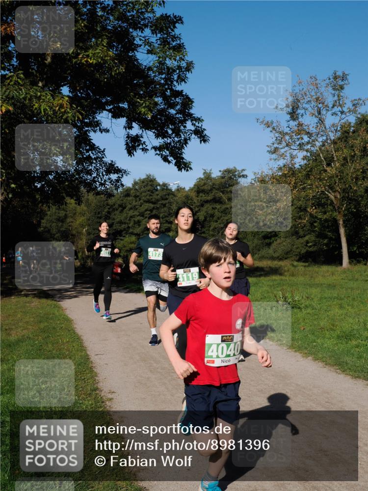 28.09.2025 - 33. Volkslauf durch das schöne Alstertal Fabian Wolf http://msf.ph/oto/8981396 28.09.2025 10:39:17 Laufen 4077, 4173, 4119, 4040 meine-sportfotos.de