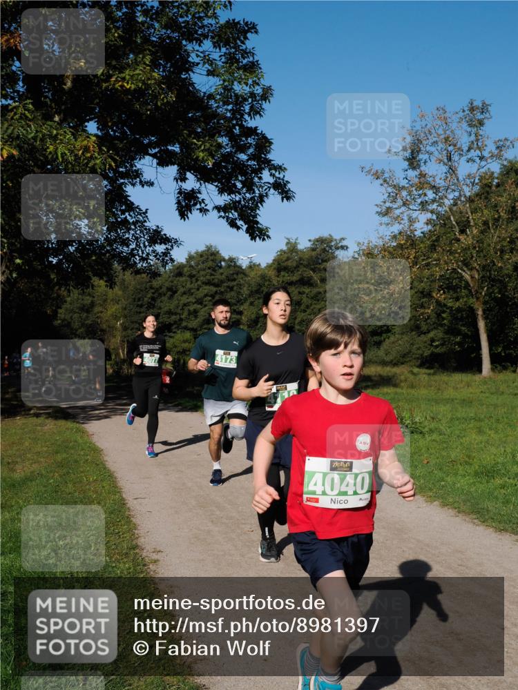 28.09.2025 - 33. Volkslauf durch das schöne Alstertal Fabian Wolf http://msf.ph/oto/8981397 28.09.2025 10:39:17 Laufen 4077, 4173, 4040 meine-sportfotos.de