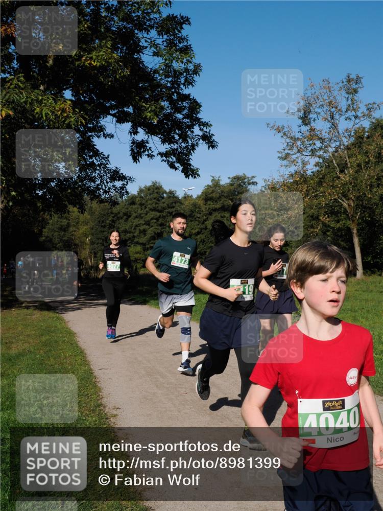 28.09.2025 - 33. Volkslauf durch das schöne Alstertal Fabian Wolf http://msf.ph/oto/8981399 28.09.2025 10:39:18 Laufen 4173, 19, 4040 meine-sportfotos.de