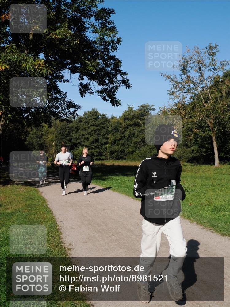 28.09.2025 - 33. Volkslauf durch das schöne Alstertal Fabian Wolf http://msf.ph/oto/8981521 28.09.2025 10:39:40 Laufen 023 meine-sportfotos.de