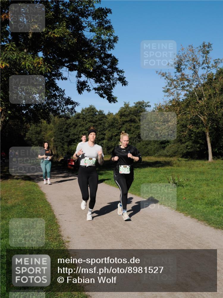 28.09.2025 - 33. Volkslauf durch das schöne Alstertal Fabian Wolf http://msf.ph/oto/8981527 28.09.2025 10:39:42 Laufen 4093, 4094 meine-sportfotos.de