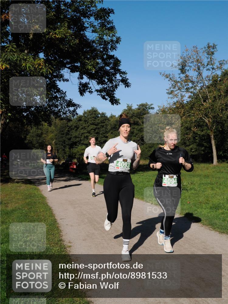 28.09.2025 - 33. Volkslauf durch das schöne Alstertal Fabian Wolf http://msf.ph/oto/8981533 28.09.2025 10:39:42 Laufen 4093, 4094 meine-sportfotos.de