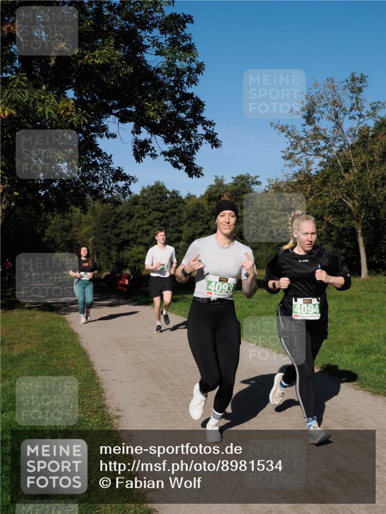 28.09.2025 - 33. Volkslauf durch das schöne Alstertal Fabian Wolf http://msf.ph/oto/8981534 28.09.2025 10:39:43 Laufen 4093, 4094 meine-sportfotos.de