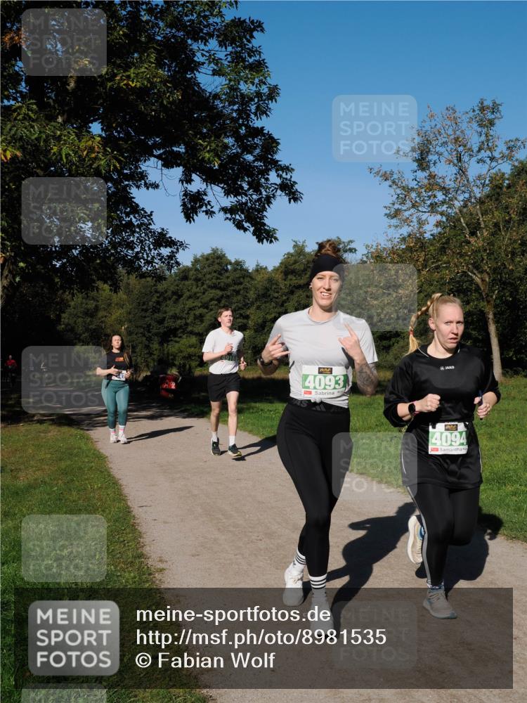 28.09.2025 - 33. Volkslauf durch das schöne Alstertal Fabian Wolf http://msf.ph/oto/8981535 28.09.2025 10:39:43 Laufen 4093, 4094 meine-sportfotos.de
