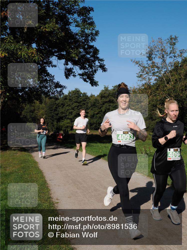 28.09.2025 - 33. Volkslauf durch das schöne Alstertal Fabian Wolf http://msf.ph/oto/8981536 28.09.2025 10:39:43 Laufen 4093, 4094 meine-sportfotos.de