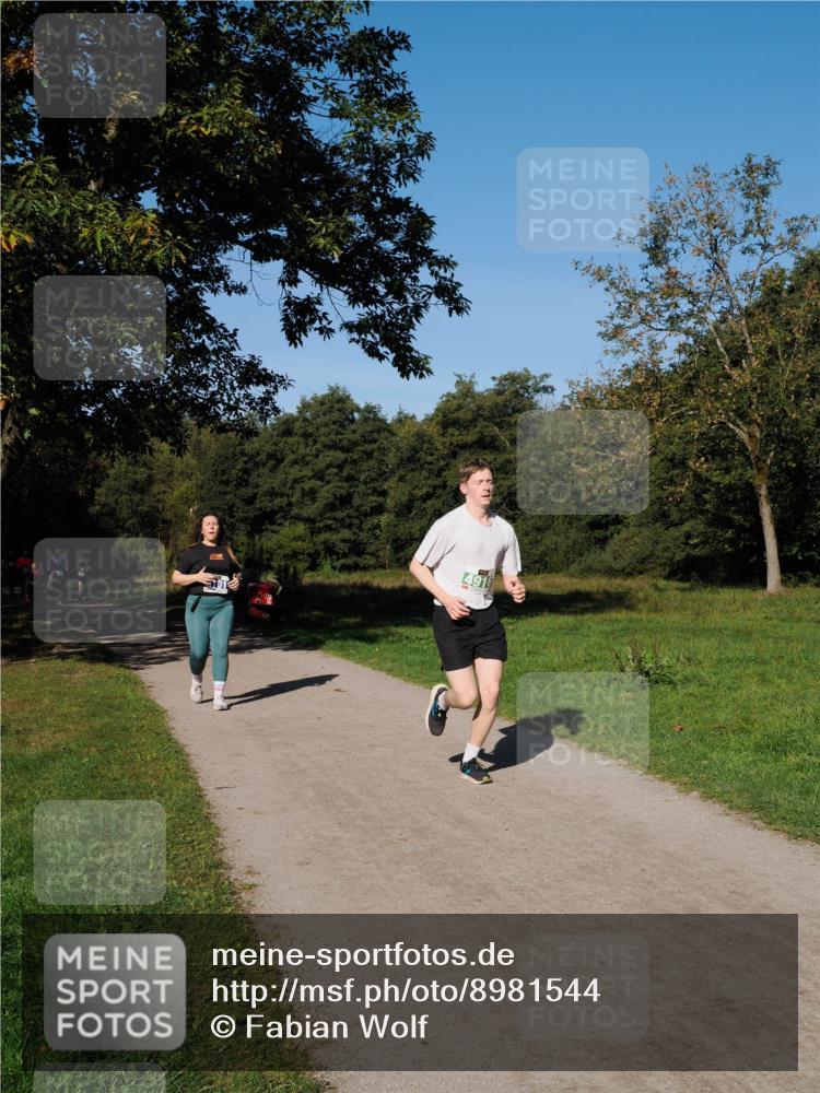 28.09.2025 - 33. Volkslauf durch das schöne Alstertal Fabian Wolf http://msf.ph/oto/8981544 28.09.2025 10:39:44 Laufen  meine-sportfotos.de