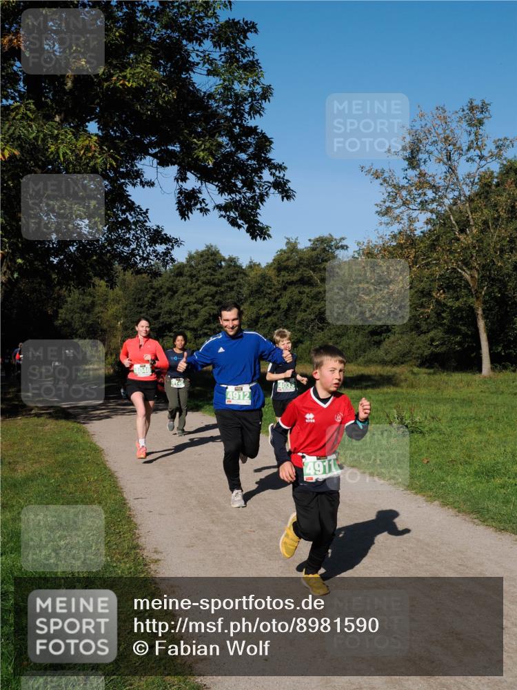 28.09.2025 - 33. Volkslauf durch das schöne Alstertal Fabian Wolf http://msf.ph/oto/8981590 28.09.2025 10:39:55 Laufen 4046, 4140, 4912, 4911 meine-sportfotos.de