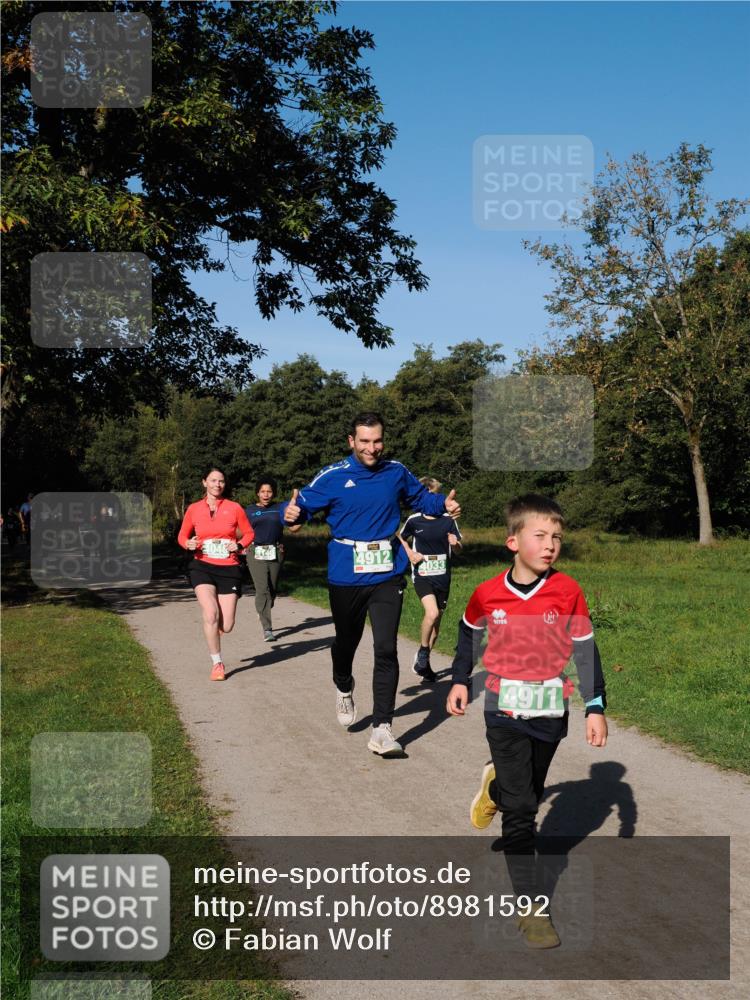 28.09.2025 - 33. Volkslauf durch das schöne Alstertal Fabian Wolf http://msf.ph/oto/8981592 28.09.2025 10:39:55 Laufen 4140, 4912, 4033, 4911 meine-sportfotos.de