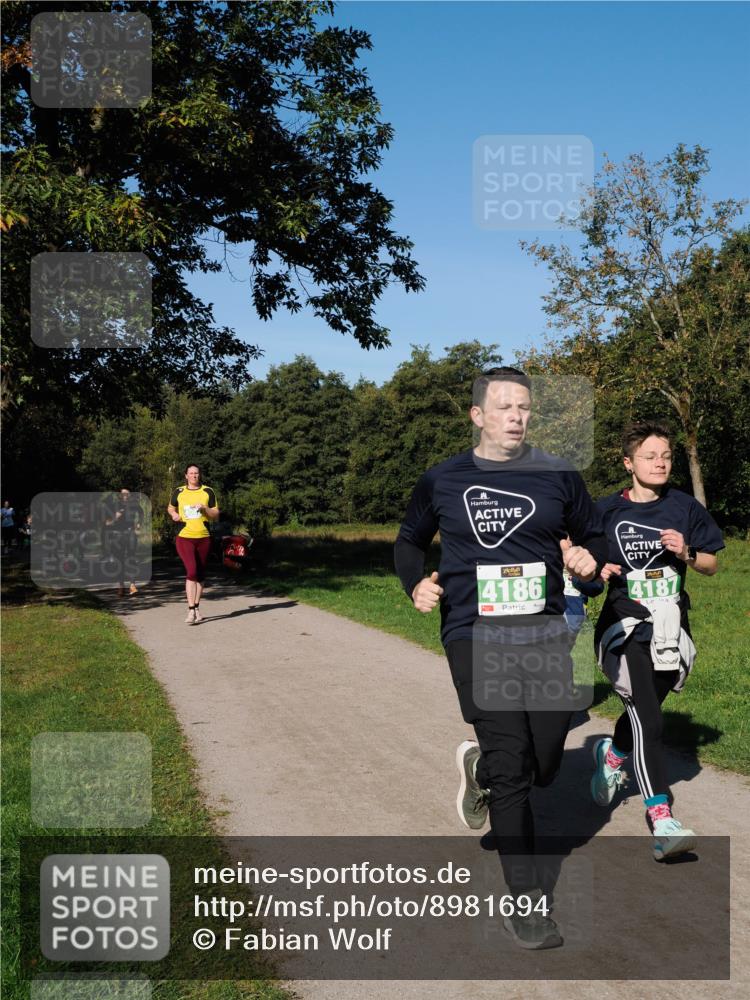 28.09.2025 - 33. Volkslauf durch das schöne Alstertal Fabian Wolf http://msf.ph/oto/8981694 28.09.2025 10:40:10 Laufen 4186, 4187 meine-sportfotos.de