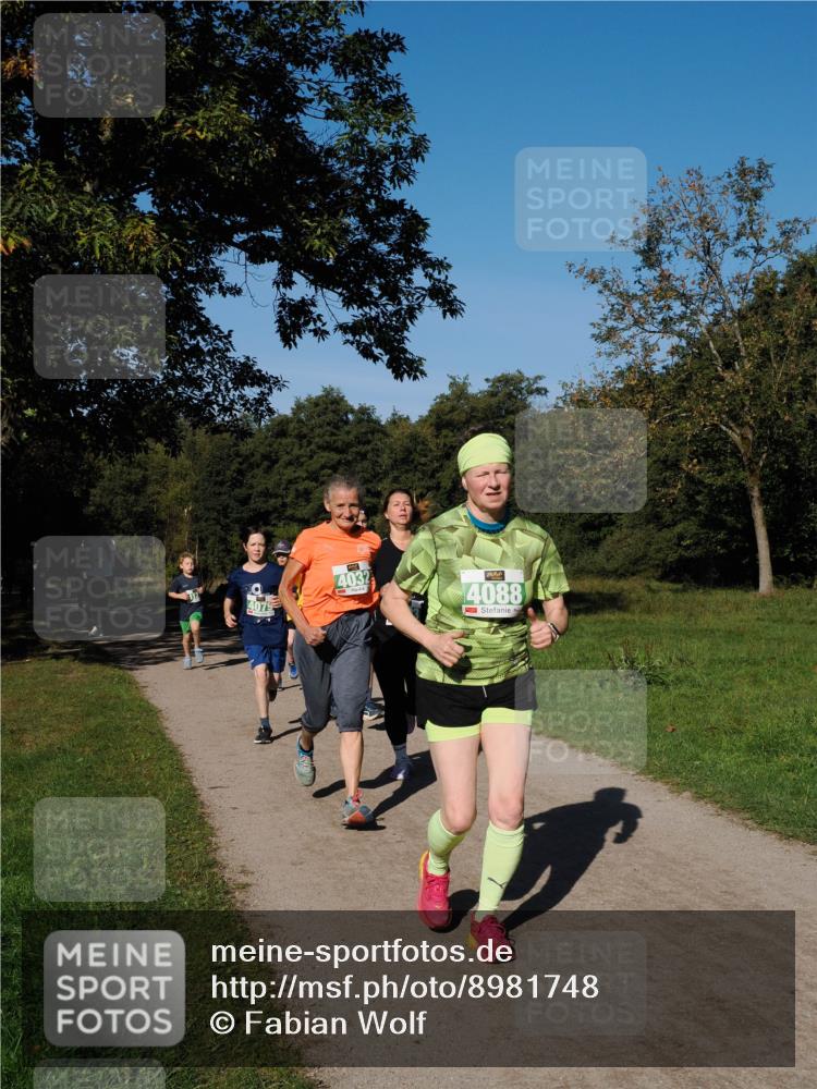 28.09.2025 - 33. Volkslauf durch das schöne Alstertal Fabian Wolf http://msf.ph/oto/8981748 28.09.2025 10:40:18 Laufen 4079, 4032, 4088 meine-sportfotos.de