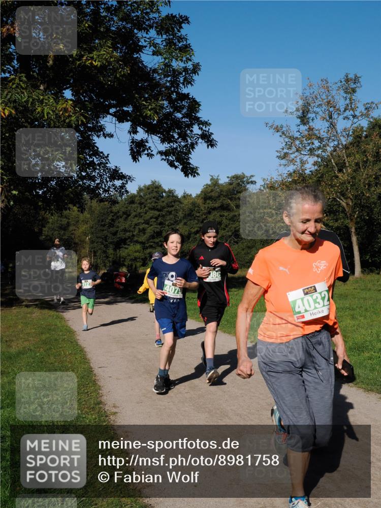 28.09.2025 - 33. Volkslauf durch das schöne Alstertal Fabian Wolf http://msf.ph/oto/8981758 28.09.2025 10:40:19 Laufen 4079, 080, 4032 meine-sportfotos.de