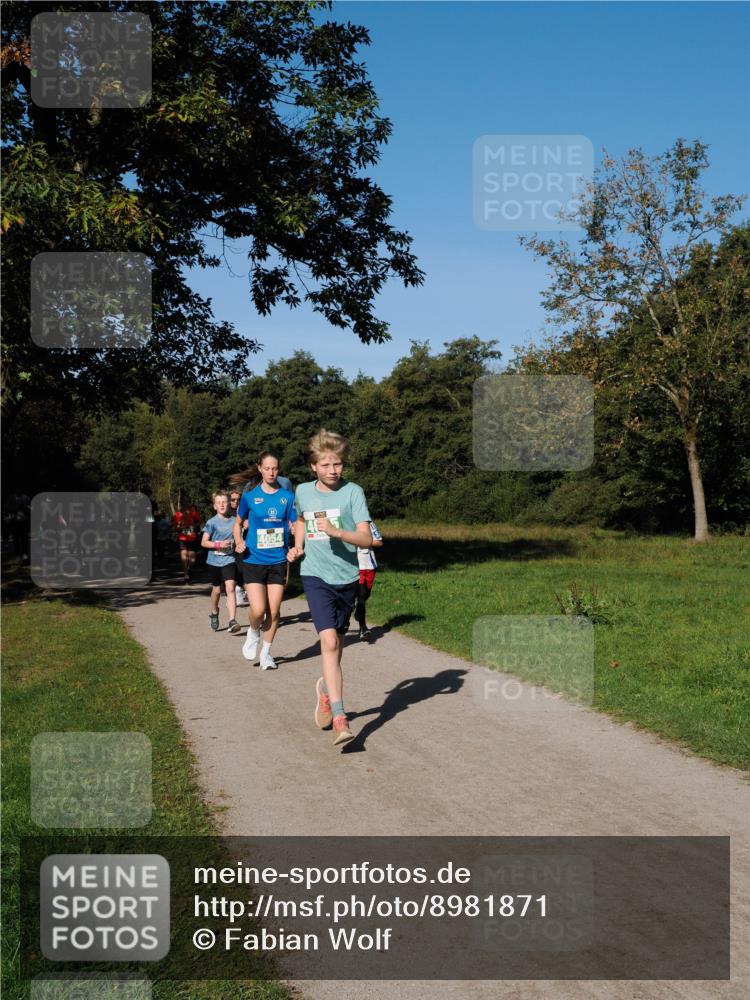 28.09.2025 - 33. Volkslauf durch das schöne Alstertal Fabian Wolf http://msf.ph/oto/8981871 28.09.2025 10:40:39 Laufen 4054 meine-sportfotos.de