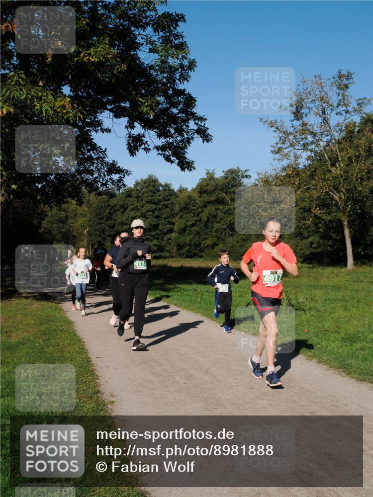 28.09.2025 - 33. Volkslauf durch das schöne Alstertal Fabian Wolf http://msf.ph/oto/8981888 28.09.2025 10:40:44 Laufen 4125, 4174, 4917 meine-sportfotos.de