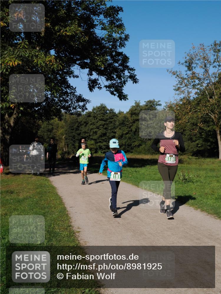 28.09.2025 - 33. Volkslauf durch das schöne Alstertal Fabian Wolf http://msf.ph/oto/8981925 28.09.2025 10:40:51 Laufen 4181, 4180 meine-sportfotos.de