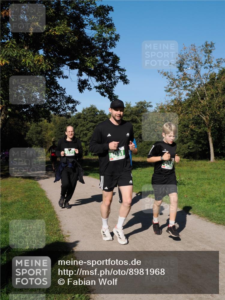 28.09.2025 - 33. Volkslauf durch das schöne Alstertal Fabian Wolf http://msf.ph/oto/8981968 28.09.2025 10:41:04 Laufen 4041, 4043 meine-sportfotos.de