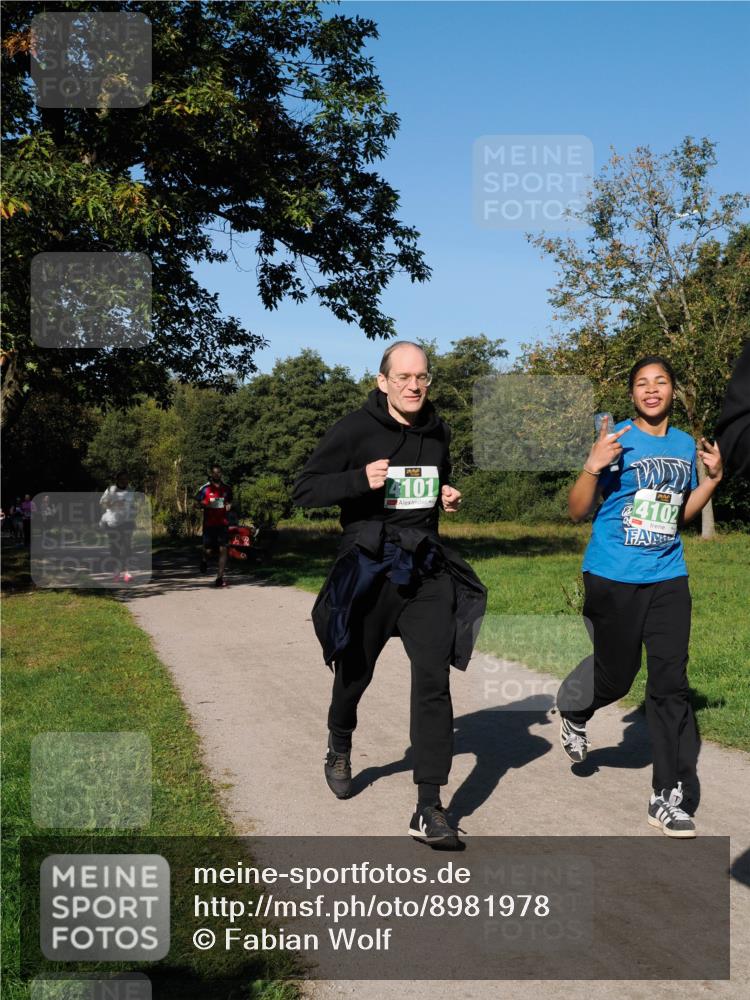 28.09.2025 - 33. Volkslauf durch das schöne Alstertal Fabian Wolf http://msf.ph/oto/8981978 28.09.2025 10:41:05 Laufen 14101, 4102 meine-sportfotos.de