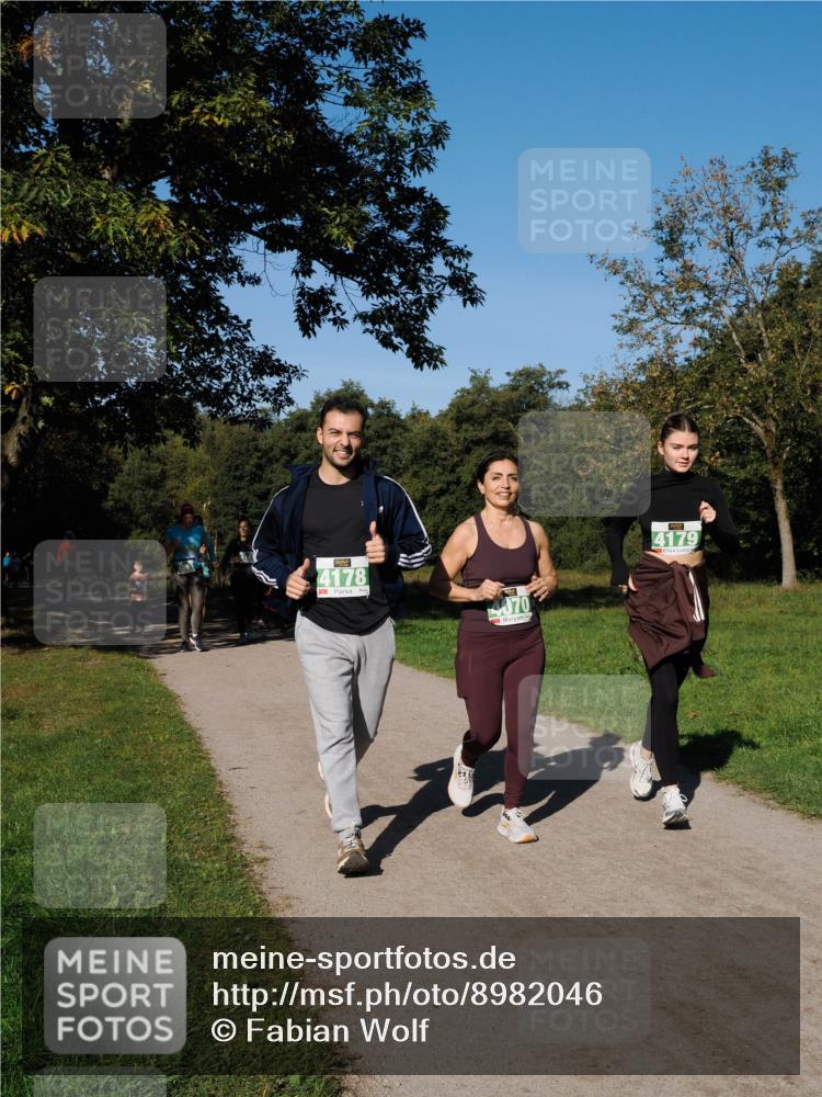28.09.2025 - 33. Volkslauf durch das schöne Alstertal Fabian Wolf http://msf.ph/oto/8982046 28.09.2025 10:41:35 Laufen 4178, 070, 4179 meine-sportfotos.de