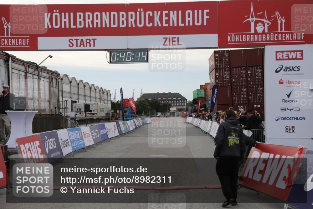 03.10.2025 - Köhlbrandbrückenlauf Yannick Fuchs http://msf.ph/oto/8982311 03.10.2025 15:40:12 Ziel  meine-sportfotos.de