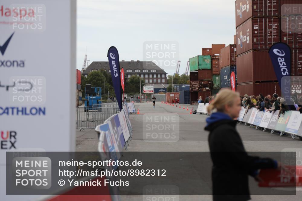 03.10.2025 - Köhlbrandbrückenlauf Yannick Fuchs http://msf.ph/oto/8982312 03.10.2025 15:43:20 Ziel  meine-sportfotos.de
