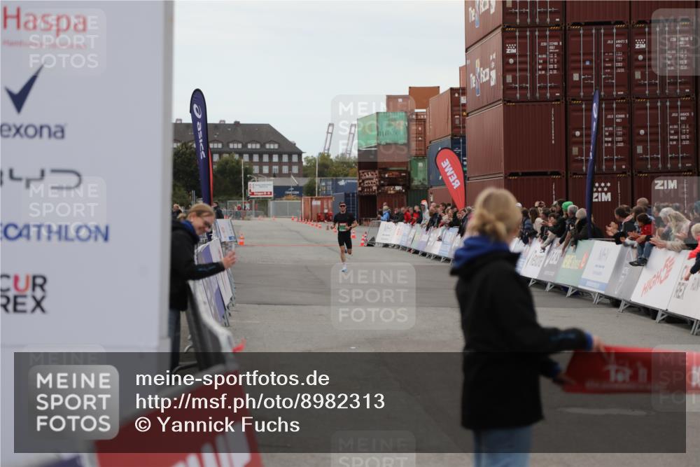 03.10.2025 - Köhlbrandbrückenlauf Yannick Fuchs http://msf.ph/oto/8982313 03.10.2025 15:43:35 Ziel  meine-sportfotos.de