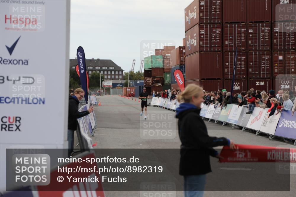 03.10.2025 - Köhlbrandbrückenlauf Yannick Fuchs http://msf.ph/oto/8982319 03.10.2025 15:43:37 Ziel 9144 meine-sportfotos.de