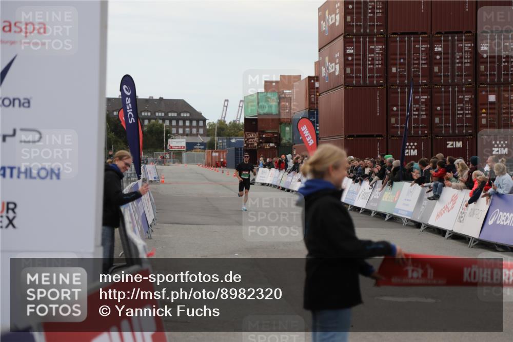 03.10.2025 - Köhlbrandbrückenlauf Yannick Fuchs http://msf.ph/oto/8982320 03.10.2025 15:43:37 Ziel 9144 meine-sportfotos.de