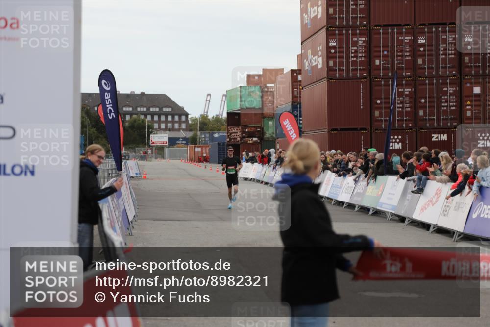 03.10.2025 - Köhlbrandbrückenlauf Yannick Fuchs http://msf.ph/oto/8982321 03.10.2025 15:43:37 Ziel 9144 meine-sportfotos.de