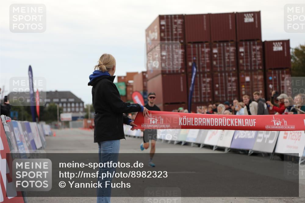 03.10.2025 - Köhlbrandbrückenlauf Yannick Fuchs http://msf.ph/oto/8982323 03.10.2025 15:43:42 Ziel 9144 meine-sportfotos.de