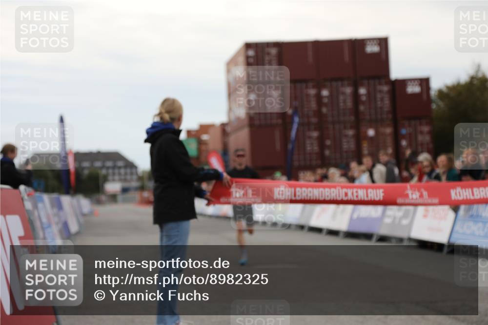 03.10.2025 - Köhlbrandbrückenlauf Yannick Fuchs http://msf.ph/oto/8982325 03.10.2025 15:43:42 Ziel 9144 meine-sportfotos.de