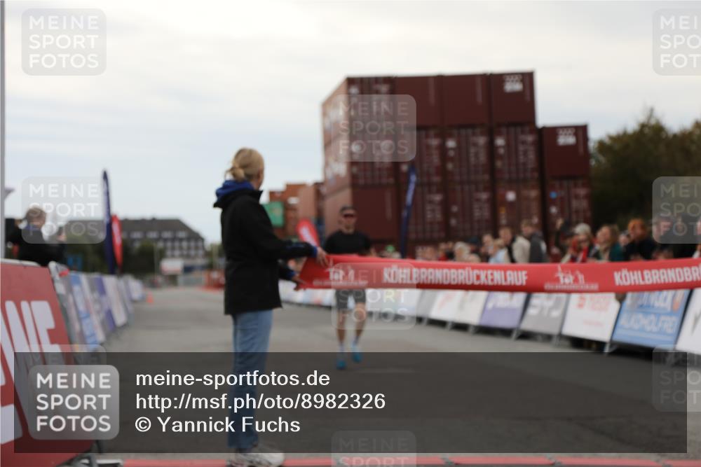 03.10.2025 - Köhlbrandbrückenlauf Yannick Fuchs http://msf.ph/oto/8982326 03.10.2025 15:43:42 Ziel 9144 meine-sportfotos.de