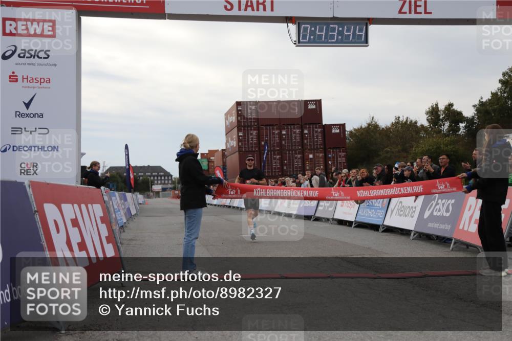 03.10.2025 - Köhlbrandbrückenlauf Yannick Fuchs http://msf.ph/oto/8982327 03.10.2025 15:43:42 Ziel 9144 meine-sportfotos.de