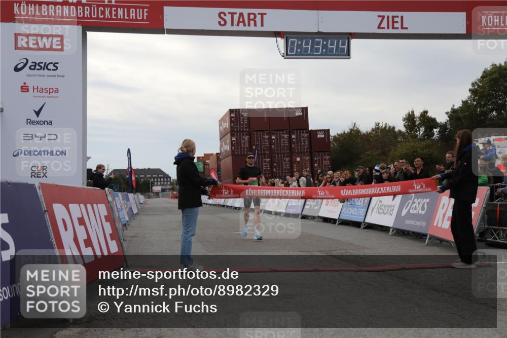 03.10.2025 - Köhlbrandbrückenlauf Yannick Fuchs http://msf.ph/oto/8982329 03.10.2025 15:43:43 Ziel 9144 meine-sportfotos.de